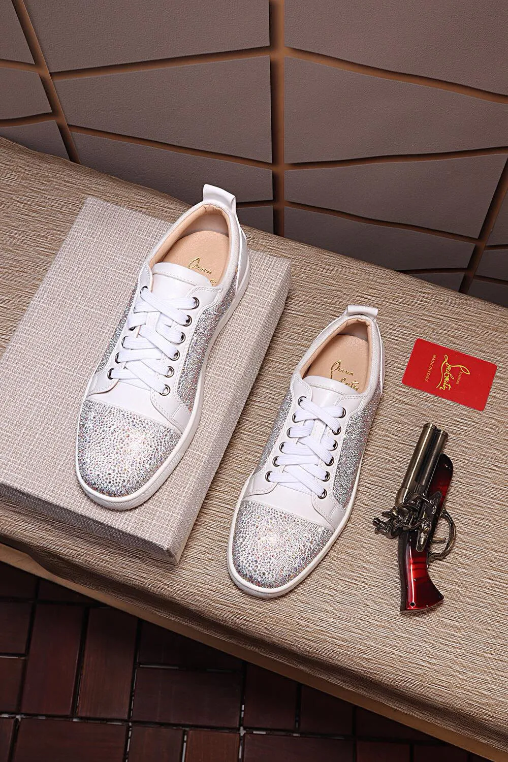 Men's shoes 💰: 460💰christian louboutin (CL red sole shoes) counter hot diamond series, casual sneakers for couples 📢 📢 📢 Exclusive hot style release🎈🎈💪Movable latex feet👻Finished outsole line [Proud]😝Female 35-40# Male 38#-46, global supply😝 [Top version]: Original imported cowhide frosted upper, top original leather lining, original molded TPU outsole, original 1:1 detail processing, original shoe last.